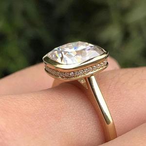 Anillo de Diamantes Moissanite de Oro de 10K Elegante y de Alta Demanda para Compromiso y Boda, Disponible a Buen Precio - Product Image 1