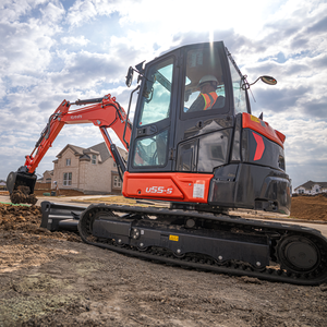 Mini-excavatrice sur chenilles Kubota U55-5 compacte de 5,5 tonnes avec un puissant système hydraulique pour la construction, l'agriculture et l'aménagement paysager - Product Image 1