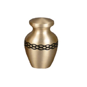 Urnas de recuerdo de cremación de latón de alta calidad con banda de grabado, acabado dorado y negro para cenizas humanas, suministro funerario - Product Image 2