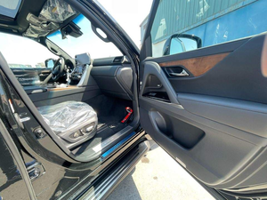 LEXUS LX700 3.5L LX 700H SUV USADO 2025, Vehículo VIP con Asientos de Cuero, Volante a la Izquierda, Bajo Kilometraje - Product Image 2