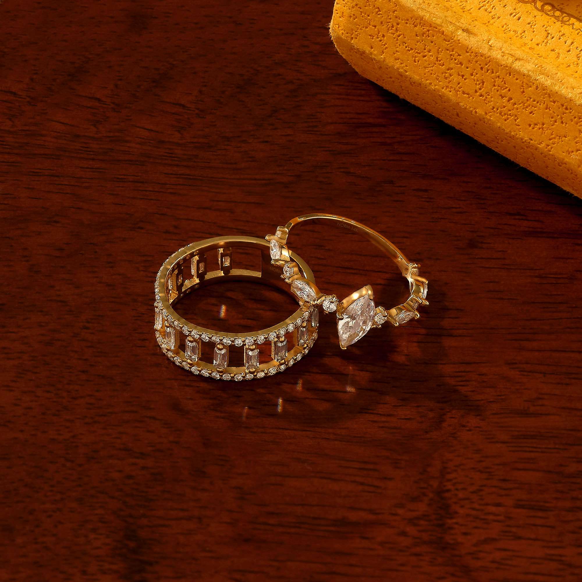 สีเหลืองทอง