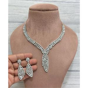 Ensemble de collier élégant en CZ plaqué argent de qualité supérieure avec boucles d'oreilles Bijoux de collection pour femmes - Product Image 1