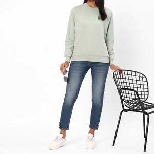 Sudadera de cuello redondo personalizada para mujer, nueva colección, ropa de invierno sólida, uso diario, de algodón liso Material de seda, bordado frontal - Product Image 1