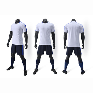 Maillot de football personnalisé pour adulte avec nom d'équipe personnalisable, ensembles de football OEM à séchage rapide, 100% polyester respirant et léger - Product Image 5