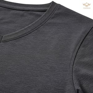 Camiseta Básica de Cuello en V para Hombre, de la Mejor Calidad, Mezcla de Algodón Suave, Color Sólido, Logotipo Personalizado, Estilo Casual, Venta al por Mayor, OEM, Yokebud, Talla Grande - Product Image 6