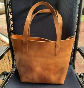 Sac à main en cuir pleine fleur durable grande capacité vintage fait à la main pour femmes - Product Image 1