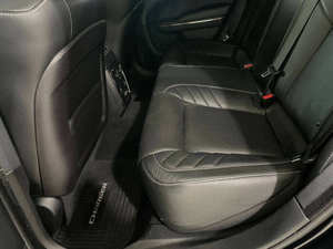 USADO 2023 Bajo Kilometraje Transmisión Automática Asientos de Cuero Techo Panorámico Tracción en las Cuatro Ruedas A la Venta Sin Accidentes y Listo para Enviar - Product Image 5