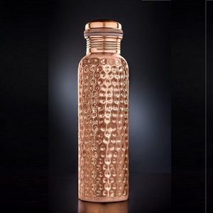 Experimente el bienestar Nuestras botellas de cobre artesanales hechas 100% Recubrimiento anticorrosión de cobre puro Diseño vintage Listo para granel - Product Image 2