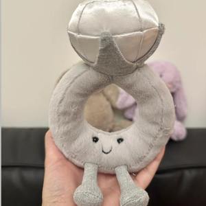 Juguete de Peluche con Anillos de Diamantes Románticos, Juguete de Peluche Creativo para el Día de San Valentín para Niños - Product Image 1
