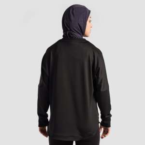 เสื้อออกกำลังกายสีดำแบบยาวพร้อมดีไซน์ Motion Flow - Product Image 3
