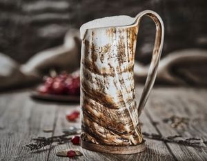 Tasse à corne à boire Viking avec finition polie et base en bois-Fait à la main écologique de haute qualité - Product Image 4