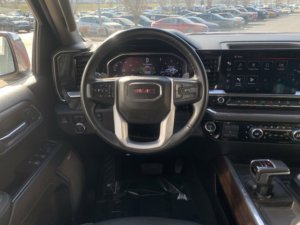 GM_C Sierra 1500 SLT 2023 Usada en Buen Estado - Product Image 4