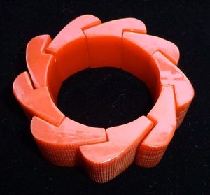 Venta al por mayor de pulseras de jade vintage de diseñador personalizadas para mujer, brazalete de resina acrílica genuina, patrón floral, estilo Ángel para Navidad - Product Image 1