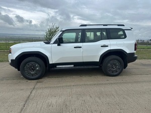รถยนต์ออฟโรด Verified P-r-a-d-o 250 Series SUV ขนาดใหญ่ ขับเคลื่อน 4 ล้อ 2.8d 240 แรงม้า เครื่องยนต์ดีเซล เกียร์อัตโนมัติ พวงมาลัยซ้าย - Product Image 4