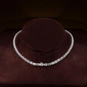 สร้อยคอเทนนิสโมอิสซาไนต์ทรงเหลี่ยมมรกตแบบใหม่สำหรับผู้หญิง แฟชั่นหรูหรา ประดับเพชรเต็มเส้น ราคาประหยัด - Product Image 3