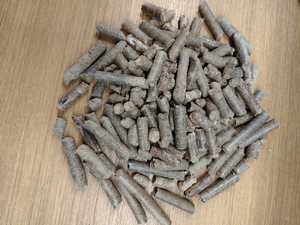 Belle marque VAHIN pas cher en forme de bâton en gros granulés de biomasse en bois de pin de haute qualité 8mm de diamètre 5200J Calory - Product Image 4