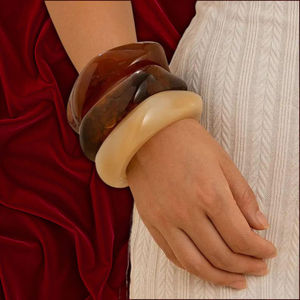 Pulsera de Resina Ecológica Pintada a Mano, Estilo Artesanal, Transparente, Ligera, con Patrón de Diamantes, Modelo para Venta al Por Mayor y Pedidos al Mayoreo - Product Image 5