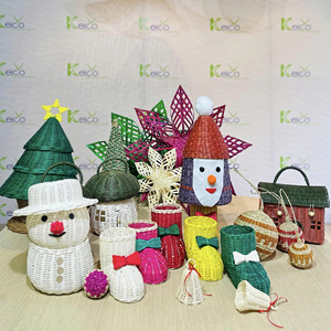 Adornos de ratán de espíritu navideño a precio barato, decoración tejida a mano ecológica para el hogar, adornos de ratán para temporadas de vacaciones, Vietnam - Product Image 1