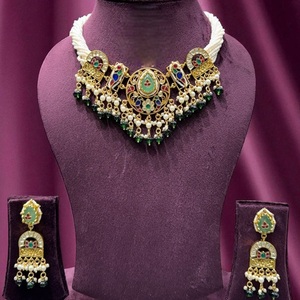 Conjunto de collar elegante chapado en oro de alta calidad elegante con pendientes para colección de ropa de boda y fiesta para mujeres o niñas - Product Image 1