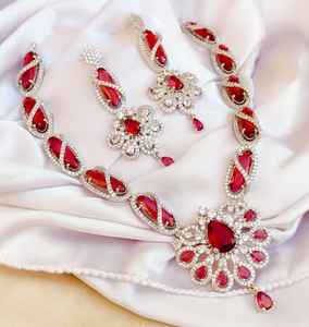 Elegante conjunto de collar con acabado mate CZ para mujer, perfecto para bodas, fiestas y ocasiones tradicionales - Product Image 2