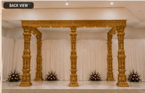 Mandap Clásico del Sur de la India para Bodas, Pilar de Ganesha, Mandap de Madera de Lujo con Tallados en Oro, Cortinas Rojas y Decoración Floral para Bodas - Product Image 4