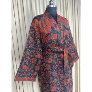 Cardigan en mélange de laine de yak vert à motif cachemire pour femme, manteau d'intérieur confortable et chaud pour l'hiver, avec poches originales, idéal pour les occasions spa - Product Image 5