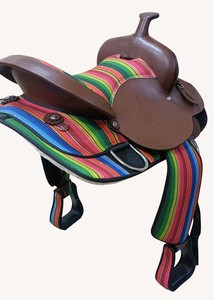 Une selle durable en Cordura et en cuir avec un siège unique à rayures arc-en-ciel pour une performance optimale Selle Western Rainbow Ridge Pro - Product Image 6