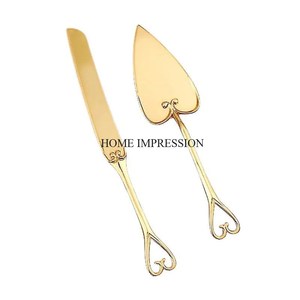 Ensemble de couteaux et de serveurs de gâteaux plaqués or du fabricant indien Look attrayant avec poignée de lettres personnalisées et logo disponibles - Product Image 2