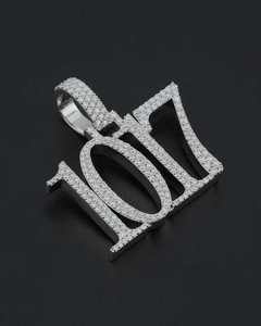 Pendentif en argent sterling 925 de style hip-hop mignon coupe ronde bijoux en moissanite et diamant aspect glacé - Product Image 1