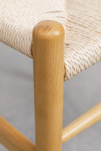 Chaise de salle à manger en bois de teck élégamment sculpté avec coussin en peluche - Product Image 5