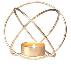 Porte-bougie en métal au design décoratif pour un style d'intérieur artistique, offrant une option unique d'exposition de bougies - Product Image 1