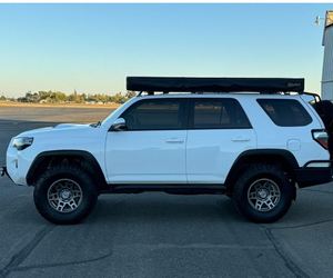 Toyota 4Runner TRD Off-Road Premium 4x4 4WD 2018 d'occasion en excellent état - Prêt à être expédié - Product Image 3
