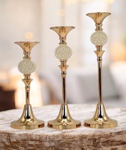 Juego de Portavelas de Metal Chapado en Oro Antiguo de Lujo, Centro de Mesa Decorativo con Bola de Cristal, Decoración Elegante para Mesa del Hogar (Juego de 3 Tamaños) - Product Image 3