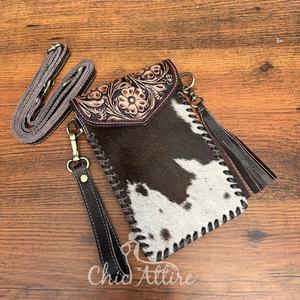 Sacs magnétiques personnalisés à bandoulière pour téléphone portable en cuir repoussé à la main pour femmes étuis de téléphone portable en cuir de vachette avec boucle de ceinture - Product Image 1