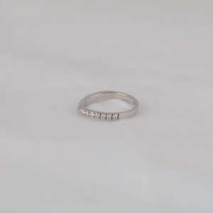 Anillo de Boda Clásico de Oro Blanco Sólido de 18 Quilates con Diamante Cultivado en Laboratorio para Mujer, con Diamante de Corte Redondo de 0.7 Quilates Engastado en Puntas - Product Image 2