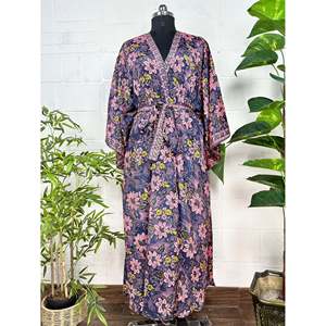 Robe longue en soie Riya, douce, légère et respirante, style kimono bohème, parfaite comme paréo de plage, cadeau idéal pour elle - Product Image 1