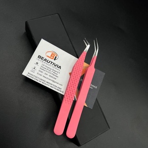 Pinzas de pestañas de 65 grados con logotipo personalizado, pinzas de extensión de pestañas probadas a mano con agarre fuerte de acero inoxidable sostenible - Product Image 6