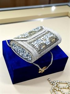 Sac à main en résine écologique peint à la main avec poignée en perles vertes, forme personnalisée, sac cadeau pour femmes, idéal pour les cadeaux promotionnels d'entreprise - Product Image 3