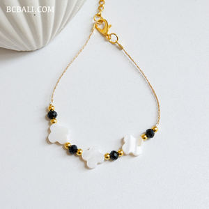 Bracelet en coquillage d'agate avec des perles vibrantes et un charme de coquillage délicat, accessoire d'inspiration plage, parfait pour toutes les occasions. - Product Image 3