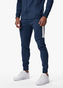 Ensemble de vêtements de sport personnalisés de haute qualité pour hommes Pantalon de survêtement en coton respirant avec jogging à capuche de couleur unie pour les sports d'hiver - Product Image 4
