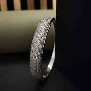 Elegante Brazalete Rígido para Mujer, Plata de Ley 925, Diamante Cultivado en Laboratorio de 5CT, Certificado IGI, Corte Brillante, Plateado, Diseño Moderno - Product Image 1