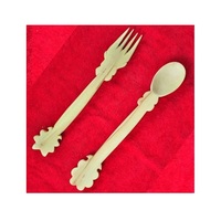 Ensemble de 5 couverts en bois tendance avec baguettes, cuillère, fourchette et couteau pour cuisine et restaurant à prix abordable