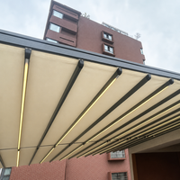Auvent pliant motorisé moderne en alliage d'aluminium, auvent rétractable en PVC, télécommande, personnalisé pour restaurant, villa, piscine