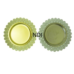 Ensemble de deux assiettes de présentation en métal en forme d'étoile, style unique, finition antique et bordure design, pour la table et la vaisselle - Product Image 3