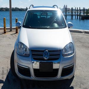 USADO LHD/RHD 2009 V0LKSWAGEN JETTA SPORTWAGEN SE - Product Image 1