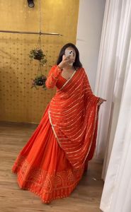 Lehenga choli เสื้อเฟอร์เทียมใส่ในงานแต่งงานฤดูหนาวที่สวยงามด้วยด้ายและลำดับการทำงาน - Product Image 4