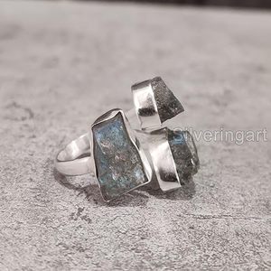 Anillo de Mujer con Labradorita Natural, Anillo Ajustable de Triple Piedra, Joyería Hecha a Mano, Anillo de Plata de Ley 925 - Product Image 2