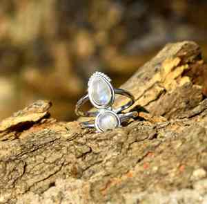 Bague en pierre de lune flashy en argent sterling 925 faite à la main, conception unique, pierre précieuse blanche naturelle - Product Image 1