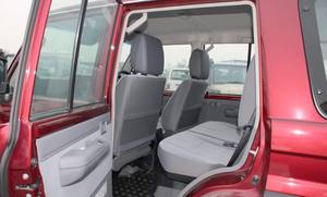 Rojo 2025 para Land Cruiser LC76 Hardtop Izquierdo Diésel Usado con Techo Solar Arranque Remoto Asientos Transmisión Automática Interior Claro - Product Image 6