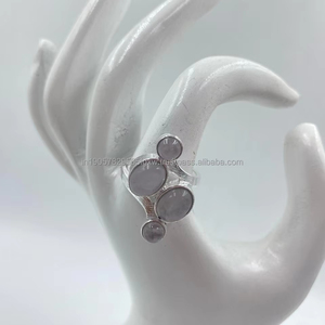 Bague en argent classique minimaliste élégante de qualité supérieure perle principale pierre bracelets mode de mariage pour femmes avec touche personnelle - Product Image 1